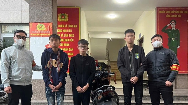 Quái xế hung hãn đạp đầu xe tuần tra của Cảnh sát 141 để bỏ chạy