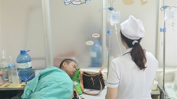 Vụ tai nạn xe khách do sạt lở đất đá trên đèo Khánh Lê: 2 người xuất viện, 17 người đang điều trị ổn định