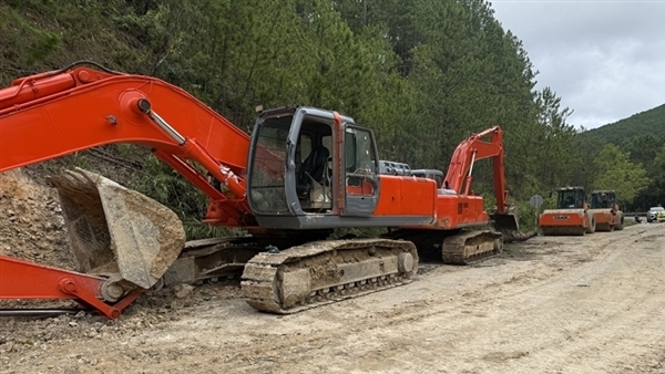 Tạm dừng khắc phục sự cố trên đèo Mimosa Đà Lạt vì chờ phương án thiết kế