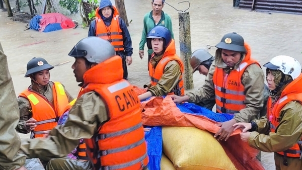 Lực lượng CAND ứng phó, khắc phục hậu quả mưa lũ với tinh thần trách nhiệm cao nhất