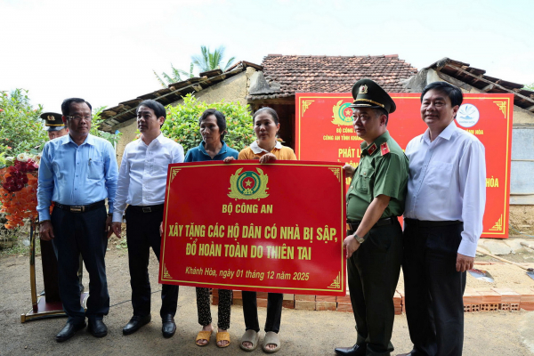Bộ Công an khởi công xây dựng nhà ở cho người dân bị thiệt hại do mưa lũ gây ra ở Khánh Hòa -0