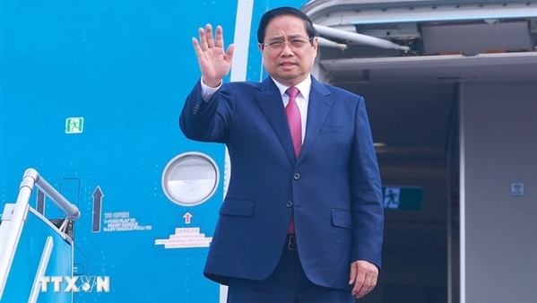 Thủ tướng lên đường tới Lào để đồng chủ trì Kỳ họp lần thứ 48 Uỷ ban liên Chính phủ Việt Nam-Lào