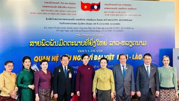 Phu nhân Ngô Phương Ly dự Khai mạc Tuần phim Việt Nam và Triển lãm ảnh Việt Nam-Lào