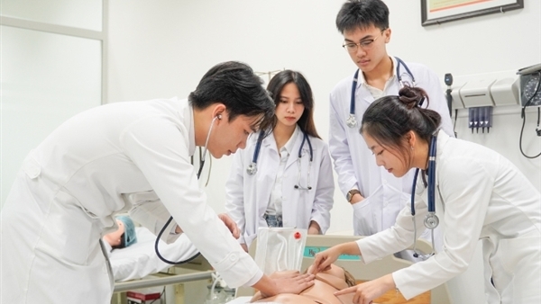 Nâng cao chất lượng đào tạo bác sĩ, cử nhân luật: Siết thế nào cho đúng?