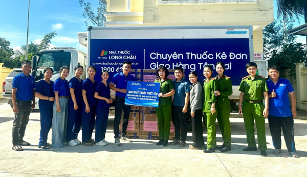 Trao tặng 23 căn nhà tình nghĩa, phát thuốc miễn phí cho các hộ nghèo và người dân vùng lũ -0