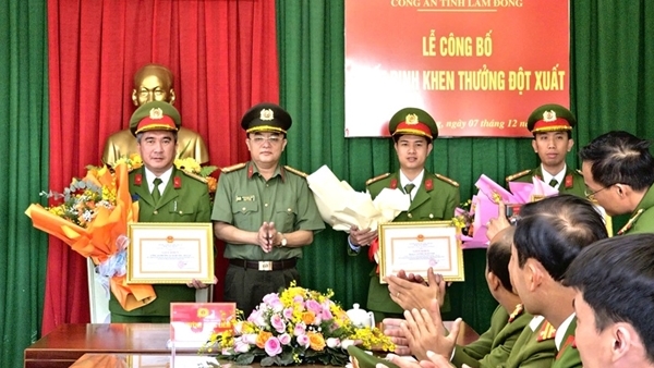 Khen thưởng Công an phường bắt nhanh đối tượng trộm tài sản của hoa hậu Mexico