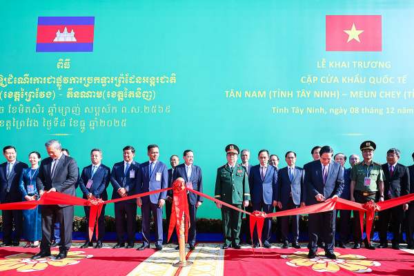 Thủ tướng Phạm Minh Chính cùng Thủ tướng Campuchia khai trương cặp cửa khẩu quốc tế mới -0