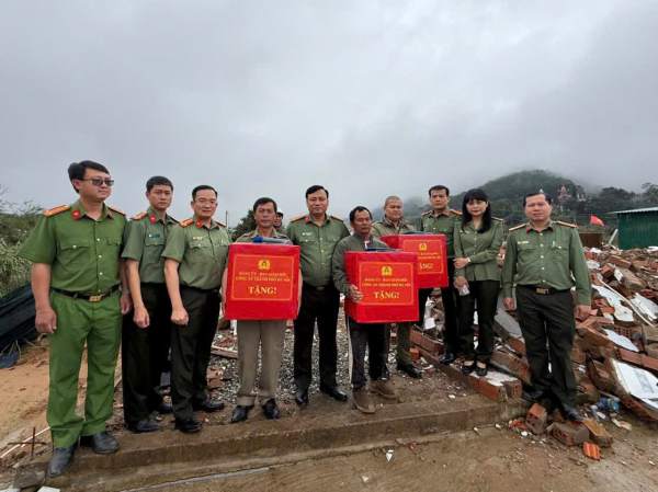 Công an Thủ đô chia sẻ khó khăn với Lâm Đồng -0
