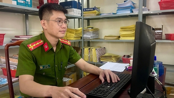 Sáng kiến “một chạm” đăng ký xe toàn trình của Công an phường