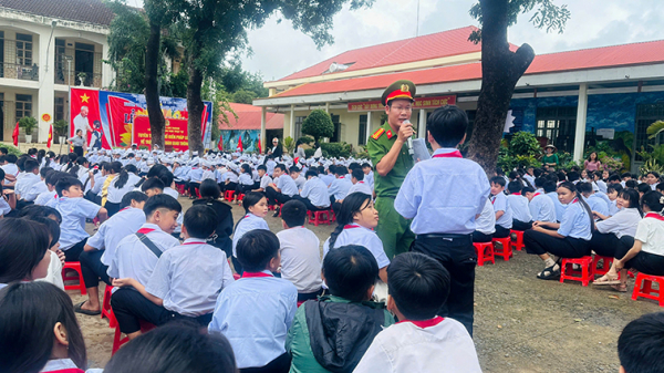 Thầy giáo Trường Cao đẳng Cảnh sát với nỗ lực giúp chuyển đổi số vùng biên -0