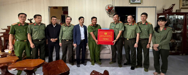 Công an Thủ đô chia sẻ khó khăn với Lâm Đồng -0