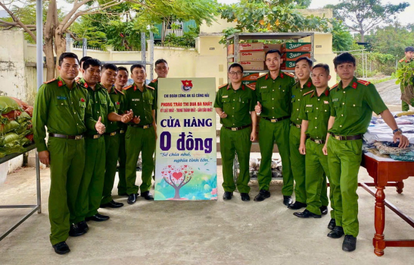  Khởi động mô hình “Cửa hàng 0 đồng” của Công an xã Công Hải -0