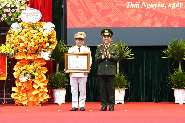 Phát huy thành tích đã đạt được, quyết tâm bảo đảm an ninh, trật tự, bảo vệ tuyệt đối an toàn các sự kiện trọng đại của đất nước. -0