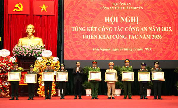 Phát huy thành tích đã đạt được, quyết tâm bảo đảm an ninh, trật tự, bảo vệ tuyệt đối an toàn các sự kiện trọng đại của đất nước. -0