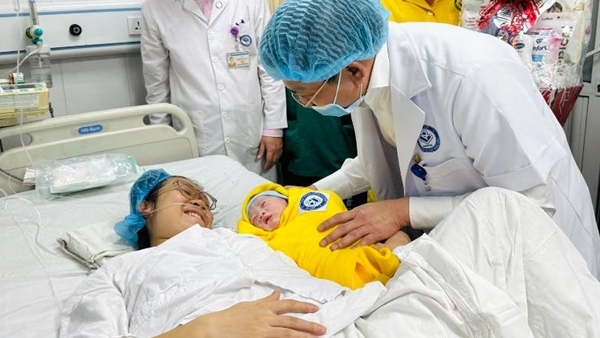 Cần nhiều chính sách đồng bộ để lấp khoảng trống mức sinh thấp báo động