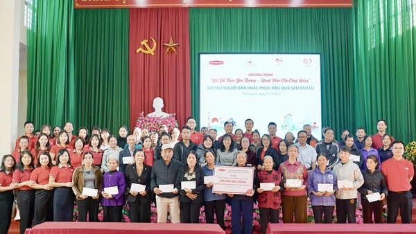 Dai-ichi Life Việt Nam hỗ trợ 3,8 tỷ đồng cho người dân tái thiết cuộc sống sau thiên tai