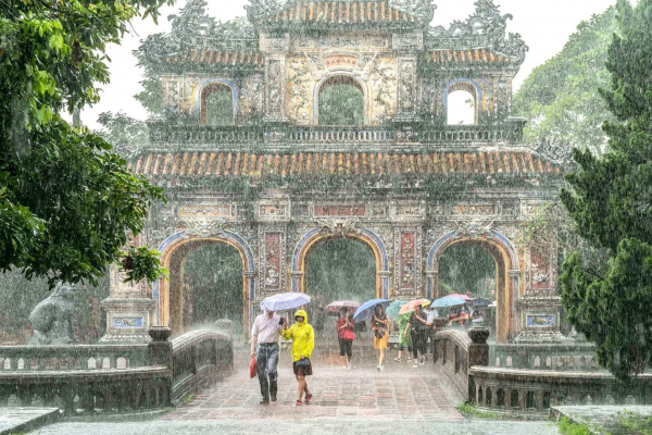 Miền Trung mưa to nhiều nơi, Hà Nội nắng hanh -0