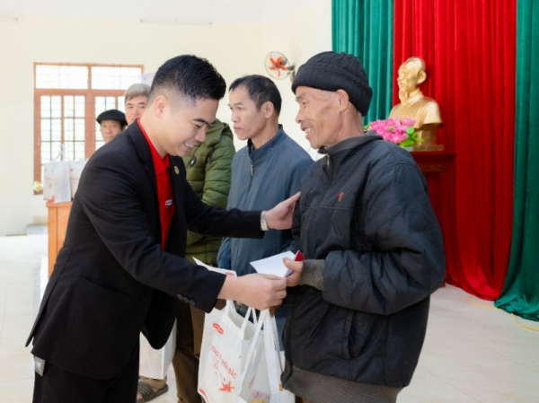 Dai-ichi Life Việt Nam hỗ trợ 3,8 tỷ đồng cho người dân tái thiết cuộc sống sau thiên tai -0