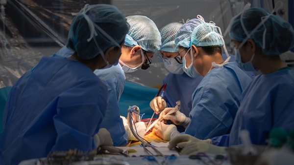 Nam sinh viên hiến gan cứu giảng viên suy gan cấp nguy kịch