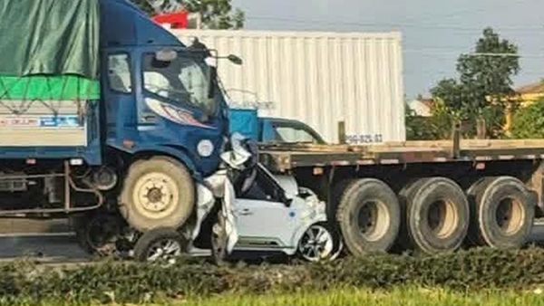 Bảy ô tô "dồn toa" trên QL5, 3 người thương vong