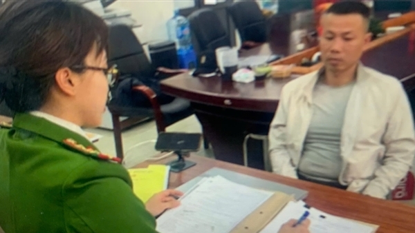 Tạm giữ đối tượng "phê" ma túy, điều khiển ô tô gây tai nạn