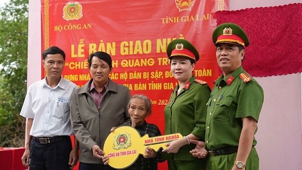 Bàn giao 4 căn nhà thuộc “Chiến dịch Quang Trung” cho người dân ở Gia Lai