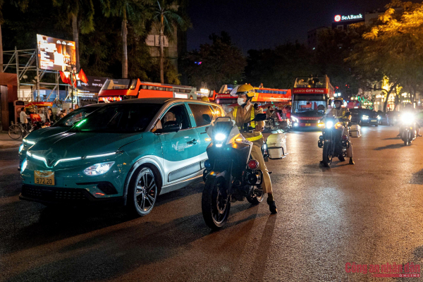 Công an Hà Nội giữ bình yên cho nhân dân vui đón Giáng sinh ảnh 5 a1.jpg -0