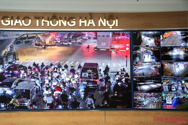 Công an Hà Nội giữ bình yên cho nhân dân vui đón Giáng sinh ảnh 9 b2.jpg -1