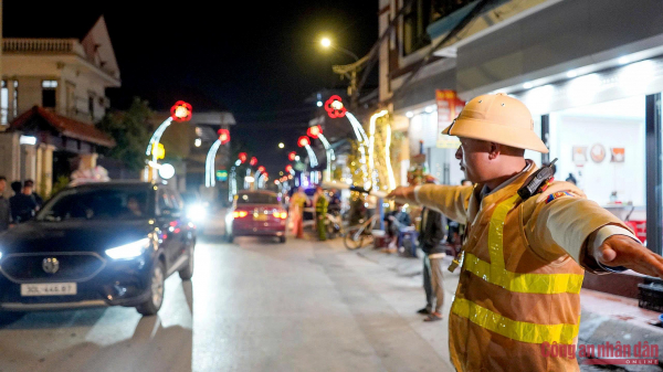 Công an Hà Nội giữ bình yên cho nhân dân vui đón Giáng sinh -0
