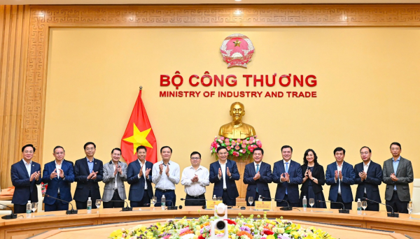 Đồng chí Lê Mạnh Hùng tiếp nhận bàn giao công tác Bí thư Đảng ủy, Quyền Bộ trưởng Bộ Công Thương -0