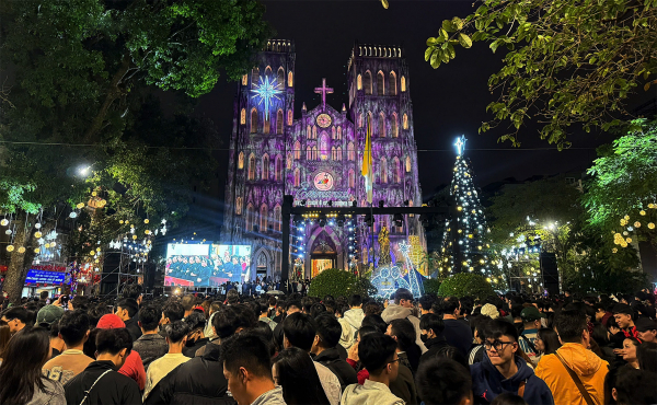 Công an Hà Nội giữ bình yên cho nhân dân vui đón Giáng sinh ảnh 1 Công an Hà Nội giữ bình yên cho nhân dân vui đón Giáng sinh -0