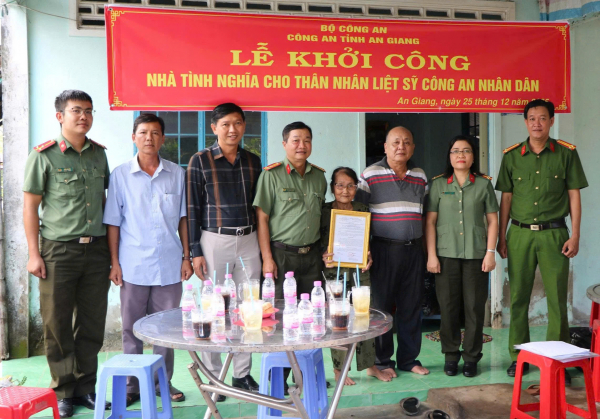 Khởi công xây Nhà tình nghĩa tặng thân nhân Liệt sĩ CAND -0