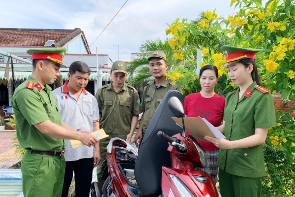 Đến tận nhà làm sạch dữ liệu đăng ký phương tiện, bằng lái xe cho người dân -0
