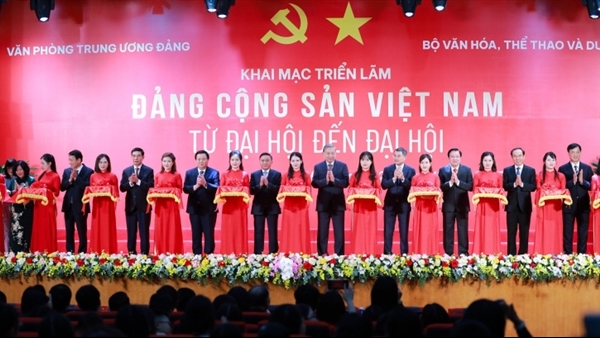 Tổng Bí thư Tô Lâm dự khai mạc Triển lãm “Đảng Cộng sản Việt Nam từ Đại hội đến Đại hội”