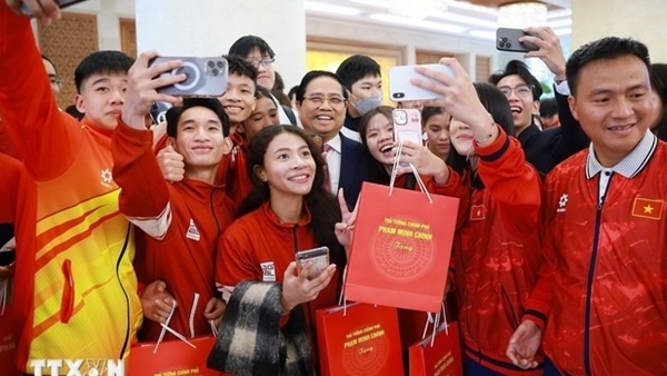 Prime Minister commends Vietnamese students winning international prizes