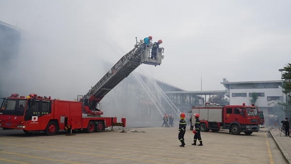 Thái Nguyên diễn tập ứng phó thảm họa cháy lớn, huy động gần 1.500 người