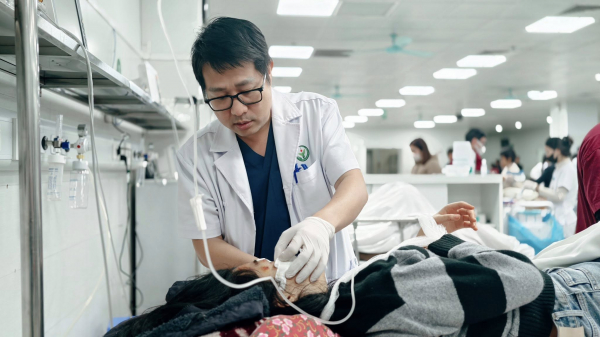 Bệnh viện Việt Đức và Bạch Mai tập trung cứu chữa các cho nạn nhân vụ lật xe ở Lào Cai -0