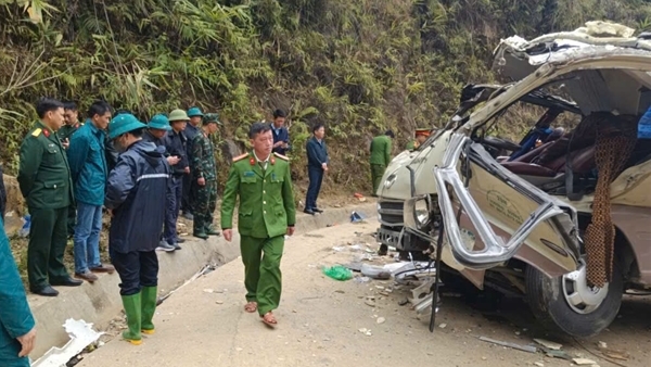 TNGT nghiêm trọng ở Lào Cai, 8 người trong đoàn thiện nguyện tử vong