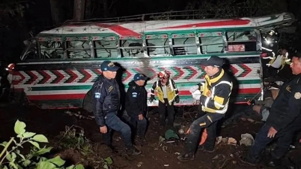 Xe buýt lao xuống khe núi khiến hơn 30 người thương vong tại Guatemala -0