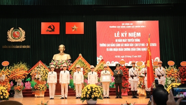Trường Cao đẳng CSND I đón nhận Huân chương Quân công hạng Nhì