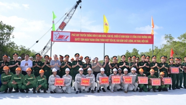 Thủ tướng yêu cầu bảo đảm tiến độ các công trình giao thông chiến lược tại Cà Mau