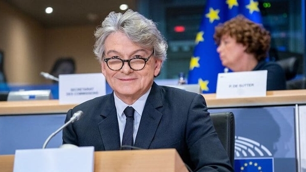 Rạn nứt quan hệ Mỹ - EU quanh lệnh cấm thị thực