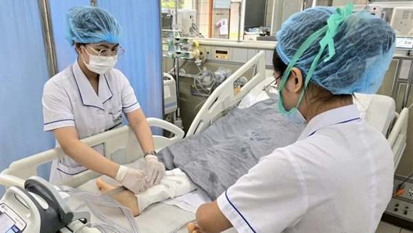 Nạn nhân nặng nhất trong vụ lật xe đoàn từ thiện ở Lào Cai đã tỉnh lại