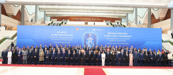 Những mảng sáng trong năm bản lề của thế giới -0