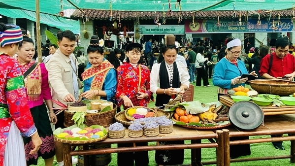 Rộn ràng “Chợ phiên vùng cao - Chào năm mới 2026”