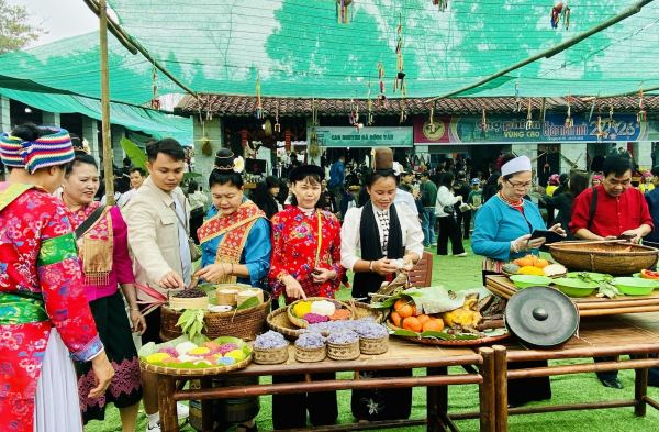 Rộn ràng “Chợ phiên vùng cao - Chào năm mới 2026” -8