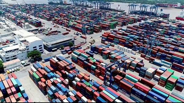 Điều tiết lượng hàng hóa xuất nhập khẩu giữa các cảng biển từ việc thu phí hạ tầng