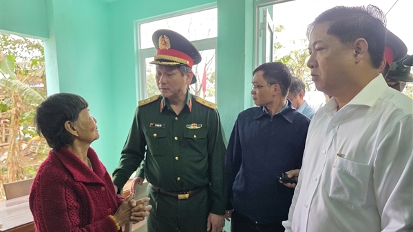 Quân khu 5 khánh thành và bàn giao 175 căn nhà tặng người dân vùng lũ lụt miền Trung