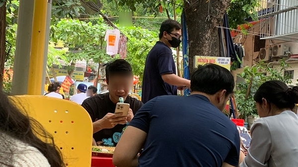 Xử phạt mạnh người chứa chấp, sẽ hạn chế người hút thuốc lá điện tử