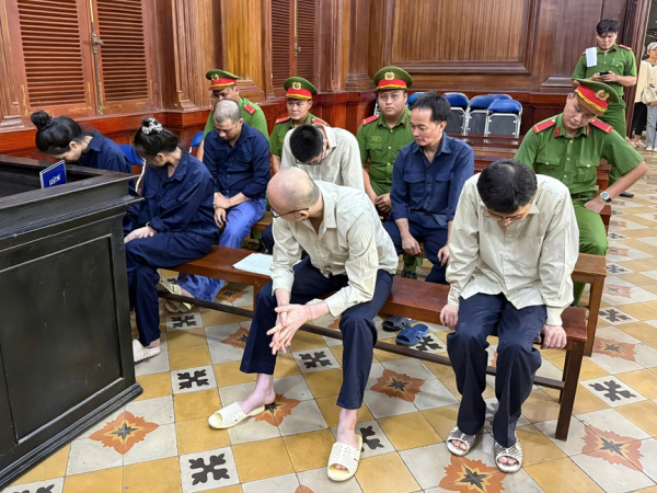 Cho nhân viên bán dâm, 2 ông chủ người nước ngoài lãnh án -0